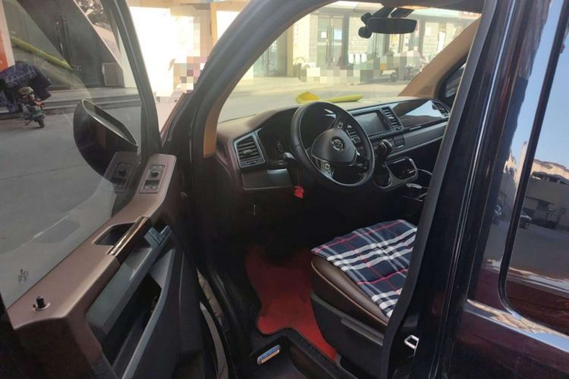 Used Volkswagen Caravelle 2018 2.0 TSI 4x4 Luxury Edition 7-Seater Driver Seat