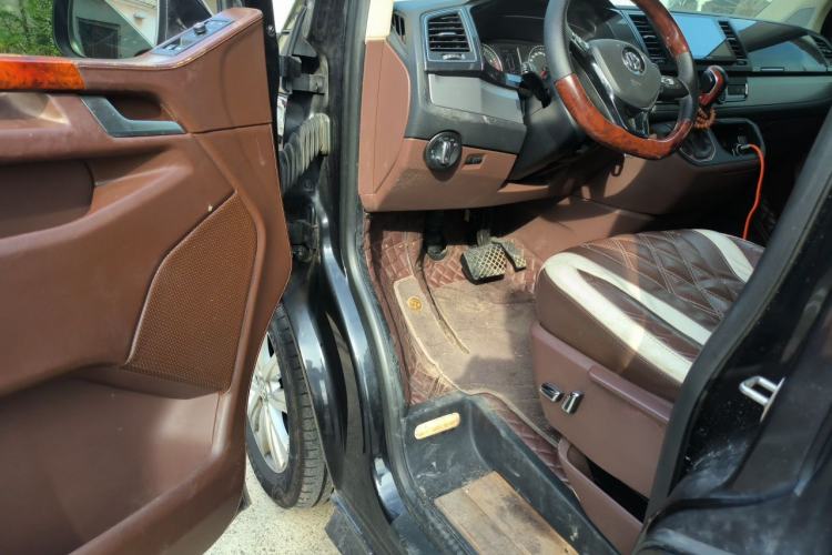 Used Volkswagen Caravelle 2018 2.0 TSI 4x4 Luxury Edition 7-Seater Driver Seat