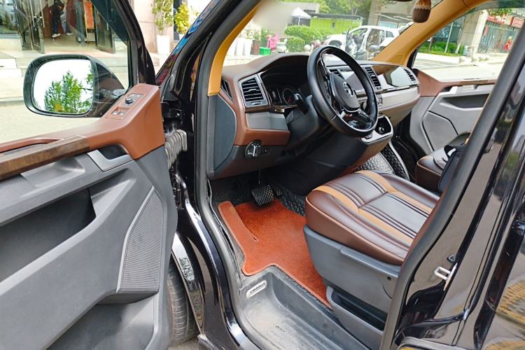 Used Volkswagen Caravelle 2018 2.0 TSI 4x4 Luxury Edition 7-Seater Driver Seat