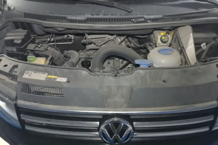 Used Volkswagen Caravelle  Engine Bay