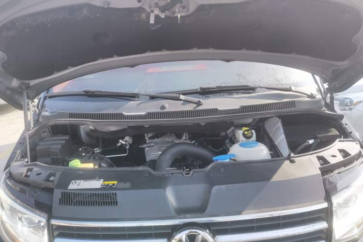 Used Volkswagen Caravelle 2018 2.0 TSI 4x4 Luxury Edition 8 Seats Engine Bay