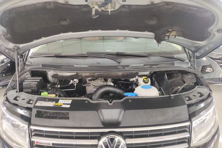 Used Volkswagen Caravelle 2018 2.0 TSI 4x4 Comfort Edition 7 Seats Engine Bay