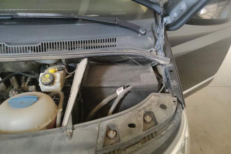 Used Volkswagen Caravelle  Engine Bay Left