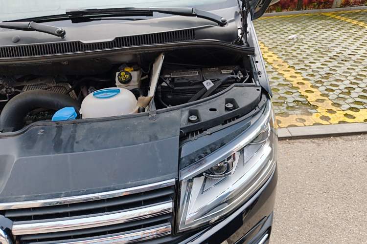Used Volkswagen Caravelle 2018 2.0 TSI 4x4 Luxury Edition 7-Seater Engine Bay Left