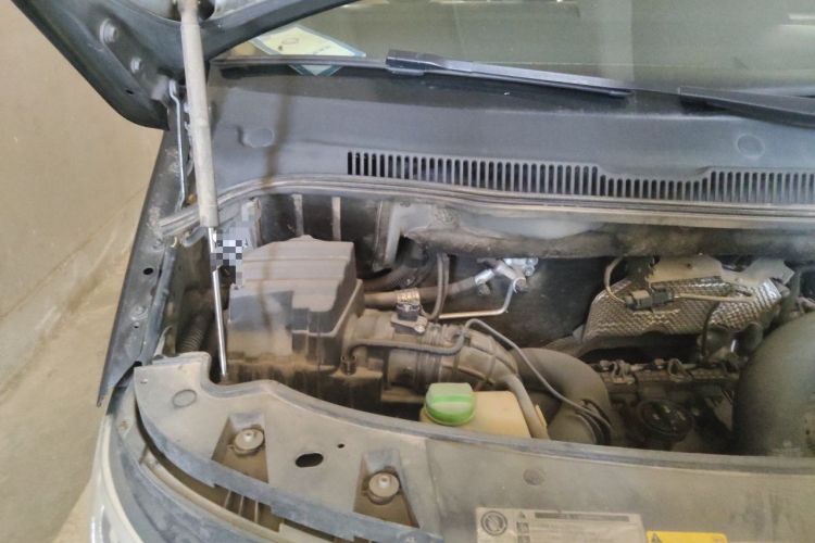 Used Volkswagen Caravelle  Engine Bay Right