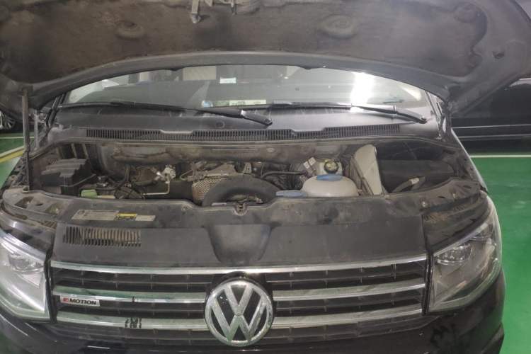 Used Volkswagen Caravelle 2018 2.0 TSI 4x4 Luxury Edition 7-Seater Engine Bay