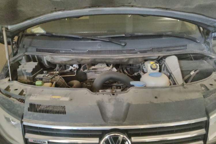 Used Volkswagen Caravelle  Engine Bay