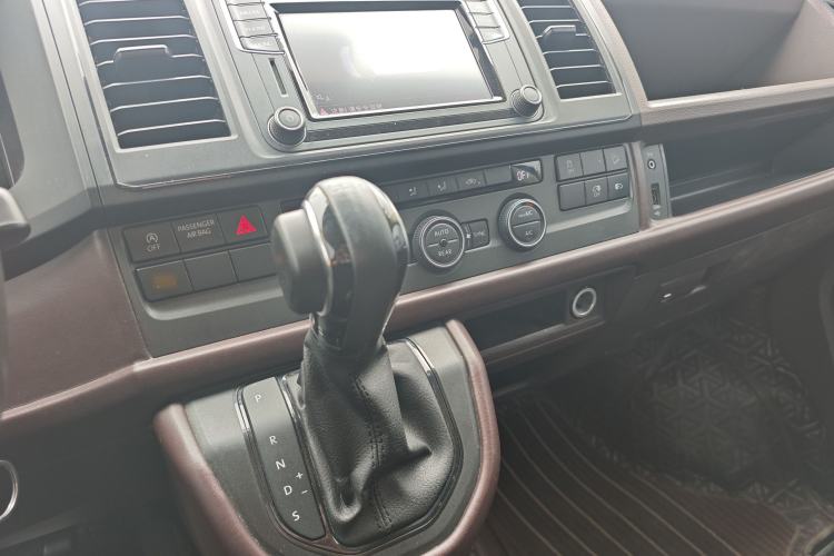 Used Volkswagen Caravelle 2018 2.0 TSI 4x4 Luxury Edition 7-Seater Gear Lever