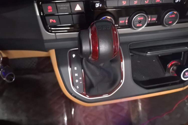 Used Volkswagen Caravelle  Gear Lever