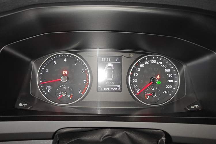 Used Volkswagen Caravelle 2018 2.0 TSI 4x4 Luxury Edition 7-Seater Instrument Cluster