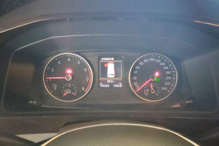 Used Volkswagen Caravelle  Instrument Cluster