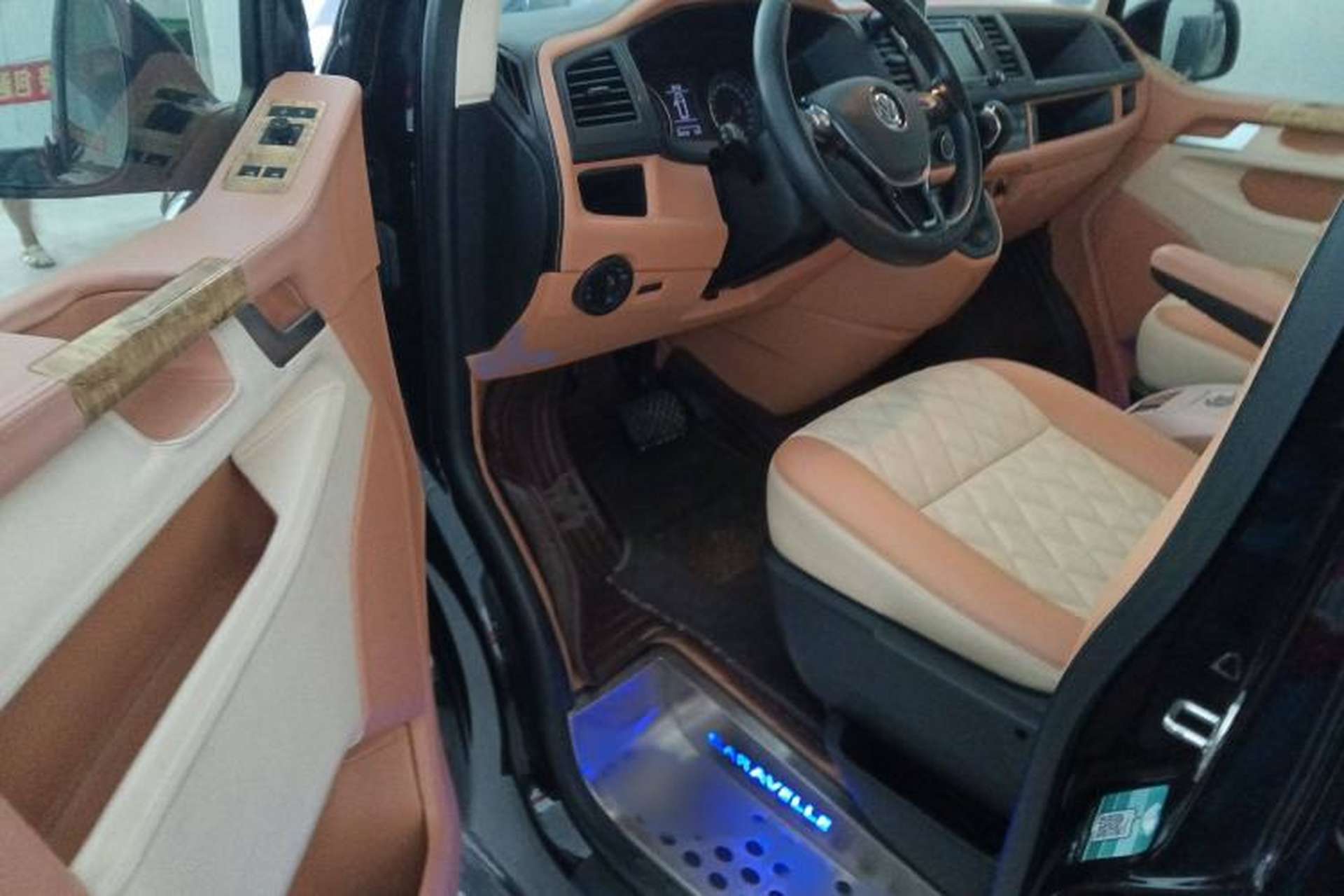 Used Volkswagen Caravelle 2018 2.0 TSI 4x4 Luxury Edition 7-Seater Interior 2
