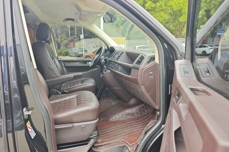 Used Volkswagen Caravelle 2018 2.0 TSI 4x4 Luxury Edition 7-Seater Interior 2
