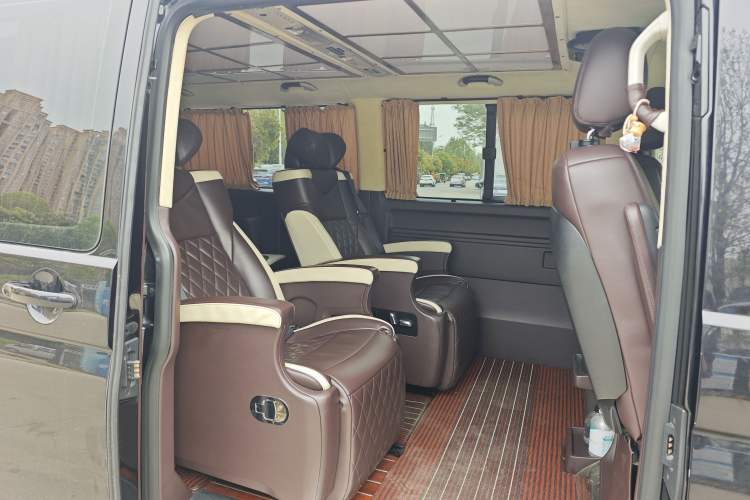 Used Volkswagen Caravelle 2018 2.0 TSI 4x4 Luxury Edition 7-Seater Interior 3