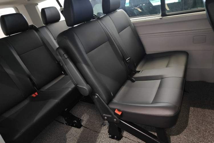 Used Volkswagen Caravelle 2018 2.0 TSI 4x4 Luxury Edition 7-Seater Interior 4