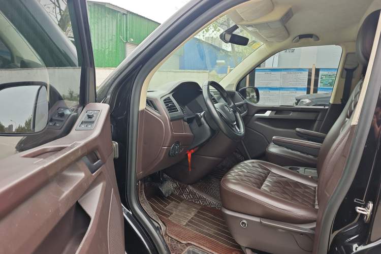 Used Volkswagen Caravelle 2018 2.0 TSI 4x4 Luxury Edition 7-Seater Interior 4