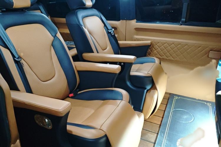 Used Volkswagen Caravelle 2018 2.0 TSI 4x4 Luxury Edition 7-Seater Interior 4