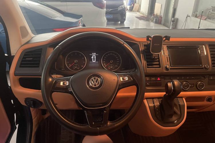 Used Volkswagen Caravelle 2018 2.0 TSI 4x4 Luxury Edition 7-Seater Interior 8