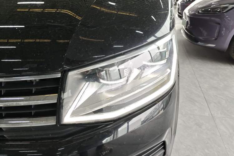 Used Volkswagen Caravelle 2018 2.0 TSI 4x4 Luxury Edition 7-Seater Left Front Headlight