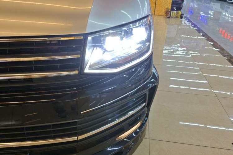 Used Volkswagen Caravelle 2018 2.0 TSI 4x4 Luxury Edition 7-Seater Left Front Headlight
