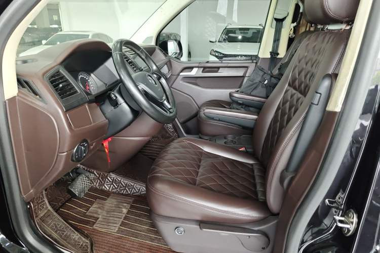 Used Volkswagen Caravelle 2018 2.0 TSI 4x4 Luxury Edition 7-Seater Left Front Seat