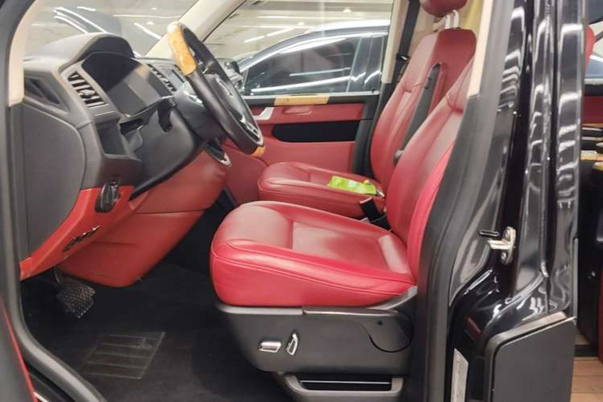Used Volkswagen Caravelle 2018 2.0 TSI 4x4 Luxury Edition 7-Seater Left Front Seat