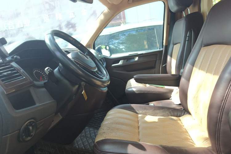 Used Volkswagen Caravelle 2018 2.0 TSI 4x4 Luxury Edition 7-Seater Left Front Seat