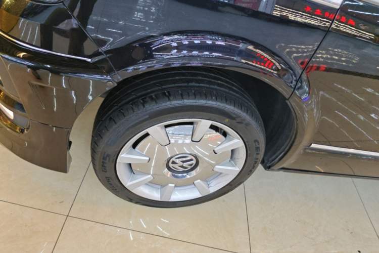 Used Volkswagen Caravelle 2018 2.0 TSI 4x4 Luxury Edition 7-Seater Left Front Wheel Hub