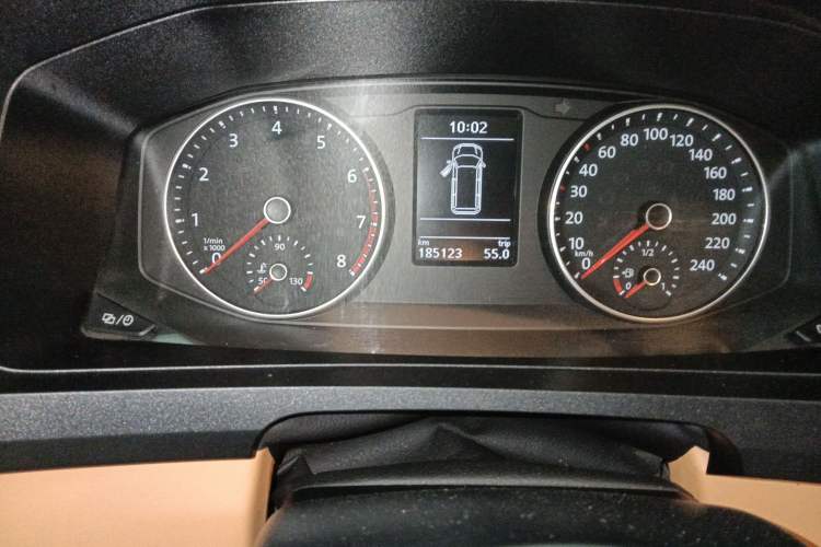 Used Volkswagen Caravelle 2018 2.0 TSI 4x4 Luxury Edition 7-Seater Odometer Close Up