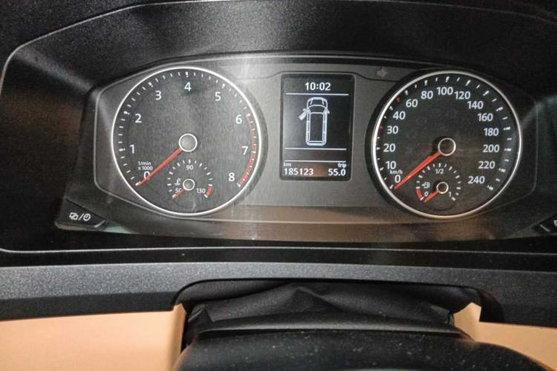 Used Volkswagen Caravelle 2018 2.0 TSI 4x4 Luxury Edition 7-Seater Odometer Close Up