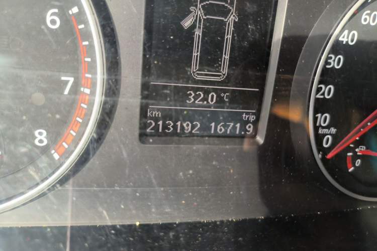 Used Volkswagen Caravelle 2018 2.0 TSI 4x4 Luxury Edition 7-Seater Odometer Close Up