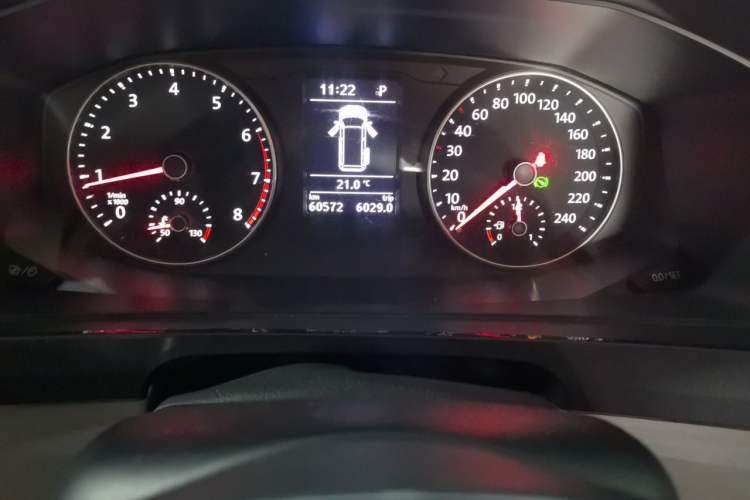 Used Volkswagen Caravelle  Odometer Close Up