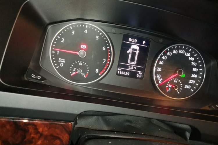 Used Volkswagen Caravelle 2018 2.0 TSI Four-Wheel Drive Comfort Edition 8 Seats Odometer Close Up