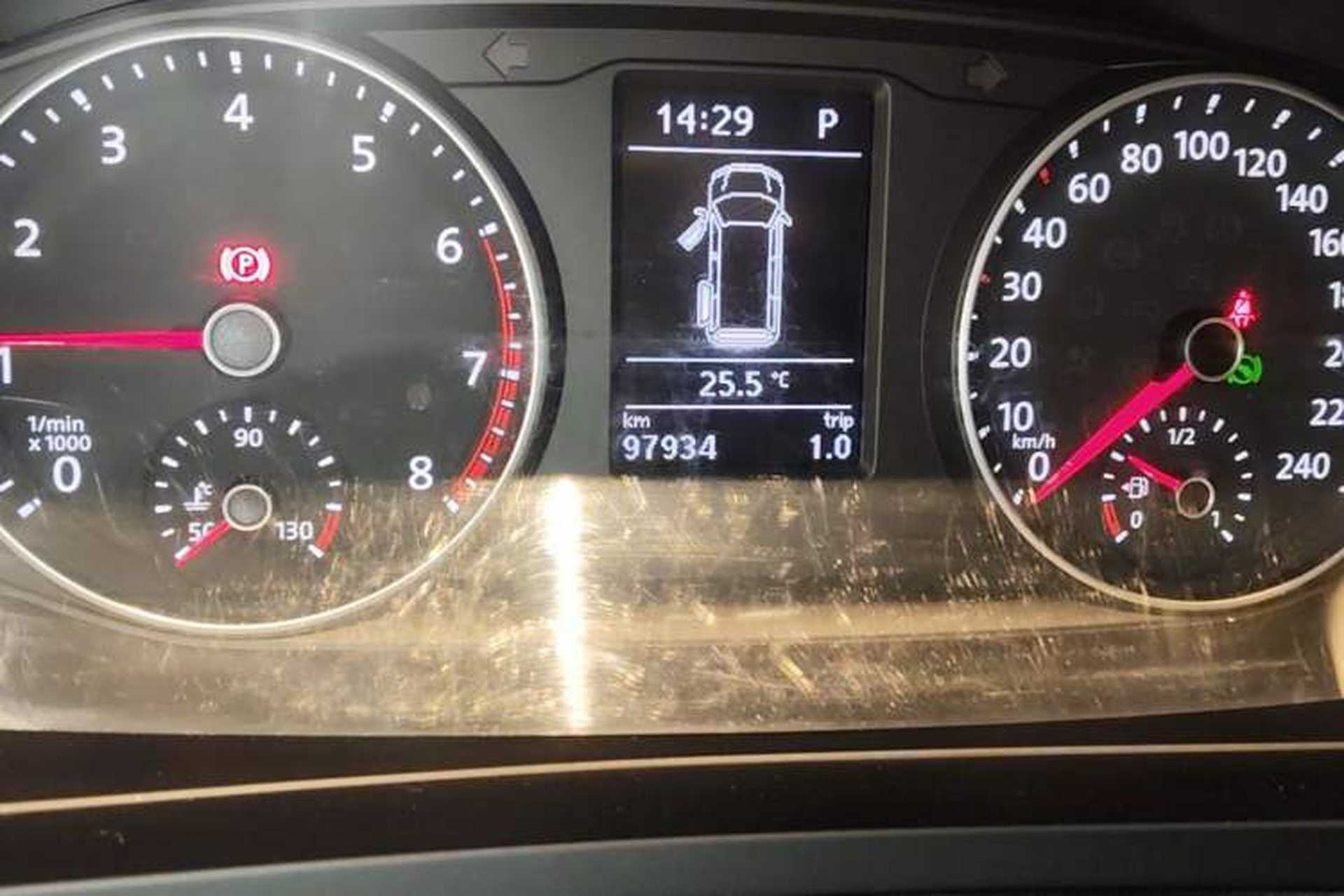 Used Volkswagen Caravelle 2018 2.0 TSI 4x4 Luxury Edition 7-Seater Odometer Close Up