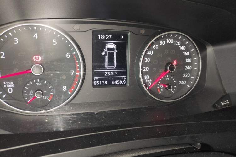 Used Volkswagen Caravelle 2018 2.0 TSI 4x4 Luxury Edition 7-Seater Odometer Close Up