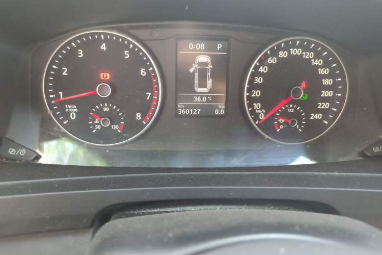 Used Volkswagen Caravelle 2018 2.0 TSI 4x4 Luxury Edition 7-Seater Odometer Close Up