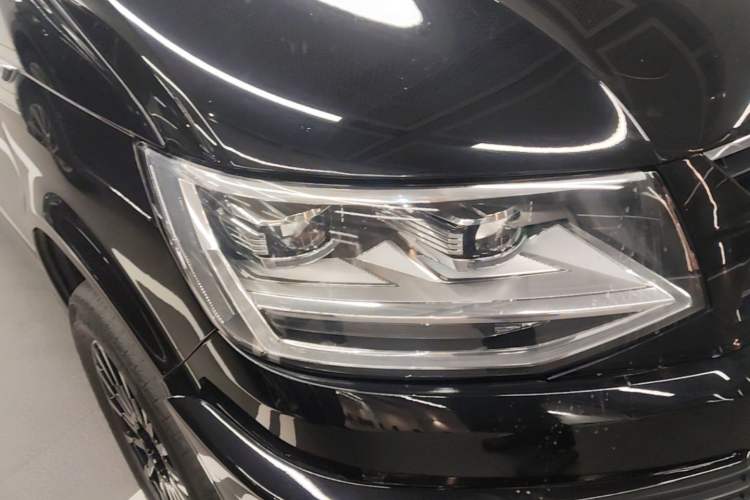 Used Volkswagen Caravelle 2018 2.0 TSI 4x4 Luxury Edition 7-Seater Right Front Headlight