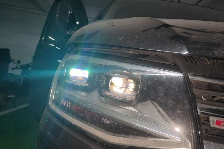Used Volkswagen Caravelle 2018 2.0 TSI 4x4 Luxury Edition 7-Seater Right Front Headlight