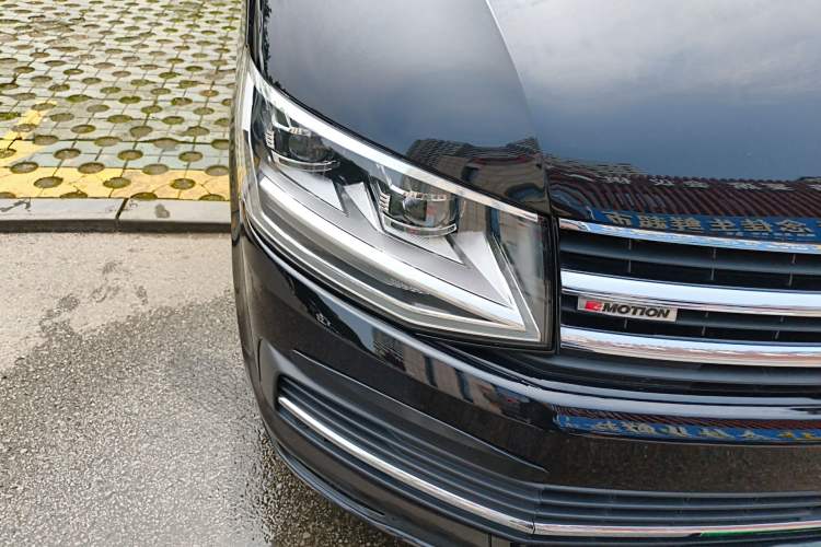 Used Volkswagen Caravelle 2018 2.0 TSI 4x4 Luxury Edition 7-Seater Right Front Headlight