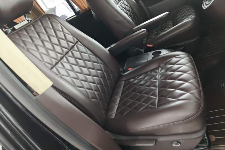 Used Volkswagen Caravelle 2018 2.0 TSI 4x4 Luxury Edition 7-Seater Right Front Seat