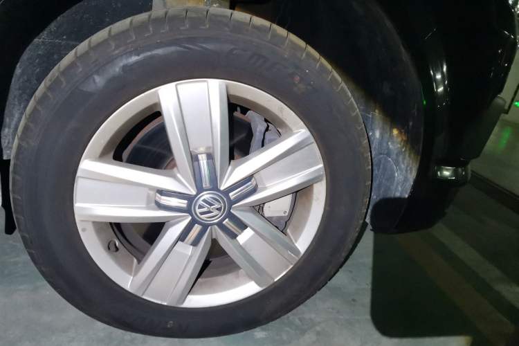 Used Volkswagen Caravelle 2018 2.0 TSI Four-Wheel Drive Comfort Edition 8 Seats Right Front Wheel Hub