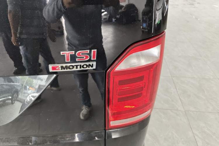 Used Volkswagen Caravelle 2018 2.0 TSI 4x4 Luxury Edition 7-Seater Right Rear Taillight