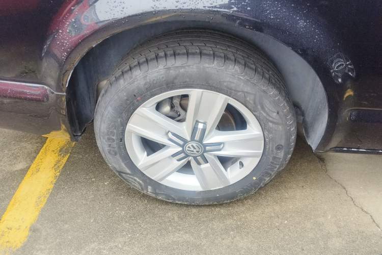 Used Volkswagen Caravelle 2018 2.0 TSI 4x4 Luxury Edition 7-Seater Right Rear Wheel Hub