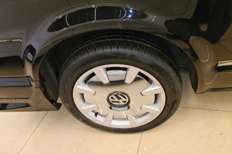 Used Volkswagen Caravelle 2018 2.0 TSI 4x4 Luxury Edition 7-Seater Right Rear Wheel Hub