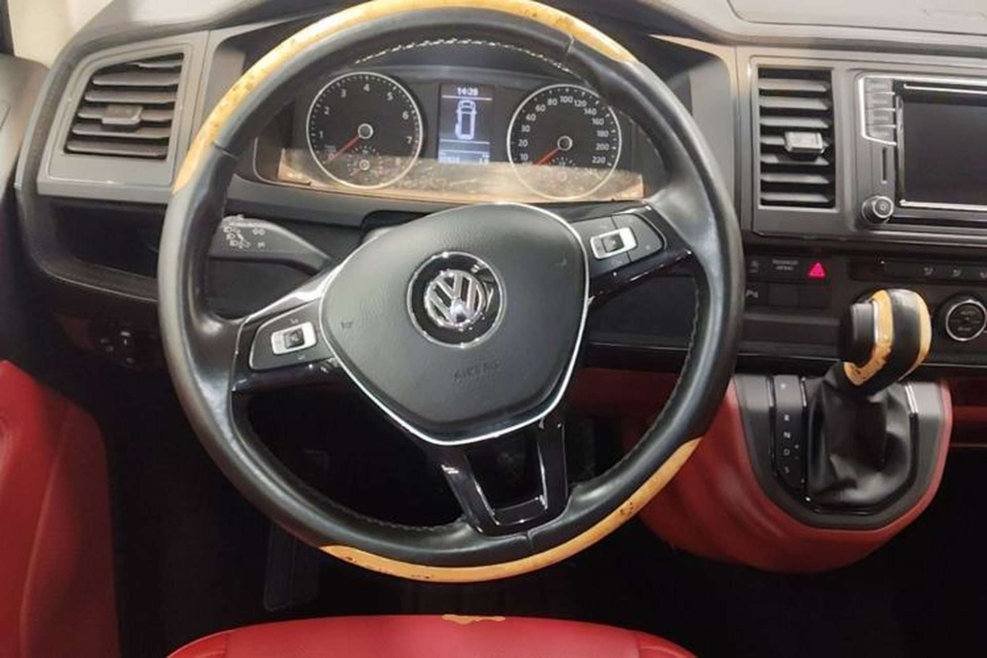 Used Volkswagen Caravelle 2018 2.0 TSI 4x4 Luxury Edition 7-Seater Steering Wheel