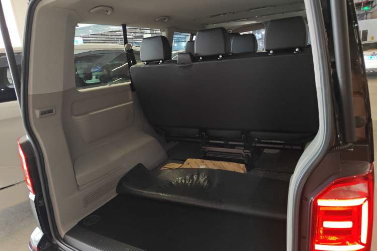 Used Volkswagen Caravelle 2018 2.0 TSI 4x4 Luxury Edition 7-Seater Trunk