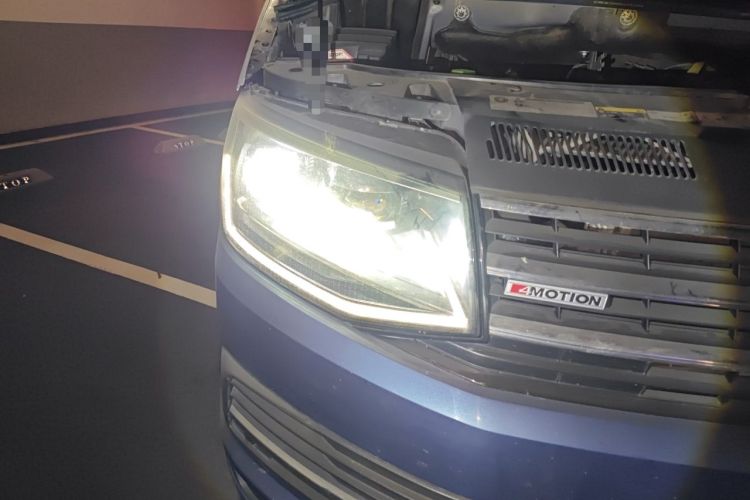 Used Volkswagen Caravelle 2018 2.0 TSI 4x4 Comfort Edition 7 Seats Right Front Headlight