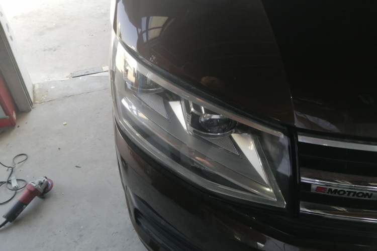 Used Volkswagen Caravelle 2018 2.0 TSI 4x4 Luxury Edition 7-Seater Right Front Headlight