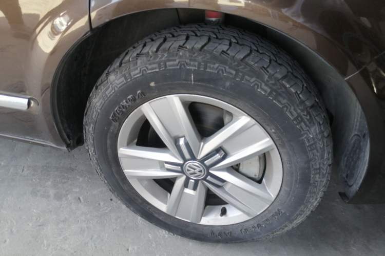 Used Volkswagen Caravelle 2018 2.0 TSI 4x4 Luxury Edition 7-Seater Right Front Wheel Hub