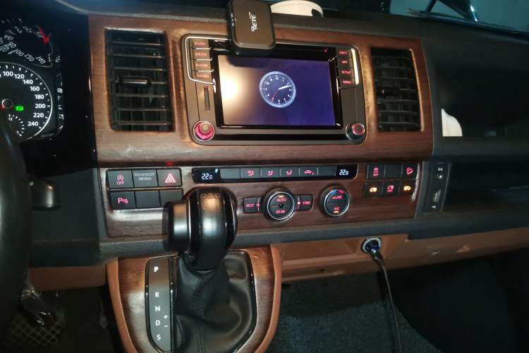 Used Volkswagen Caravelle 2018 2.0 TSI Four-Wheel Drive Comfort Edition 8 Seats Audio And AC Panel